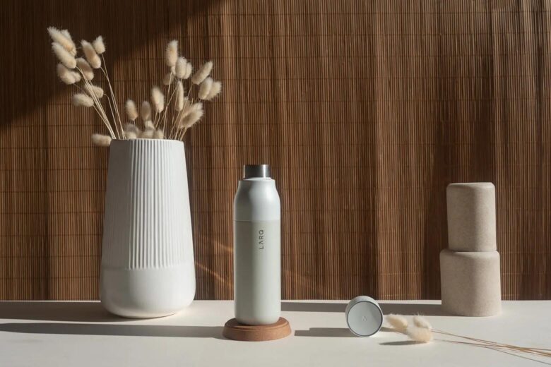 This Self-Cleaning Bottle Uses UV Light to Purify Your Water