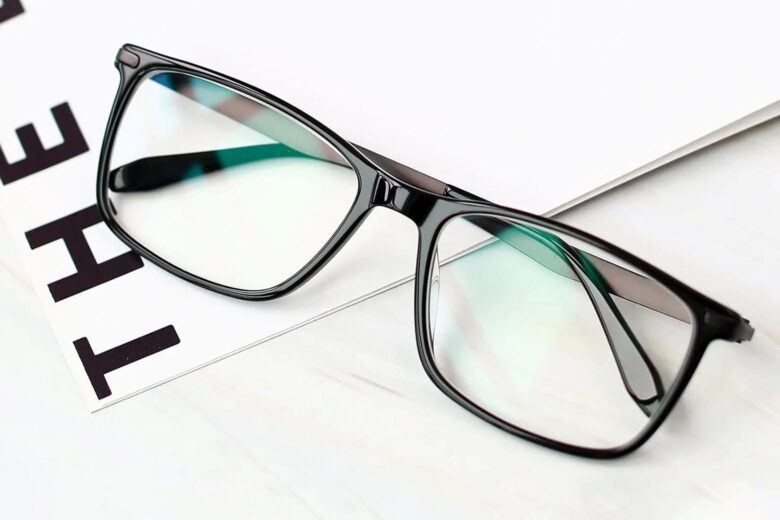 yesglasses review delivery - Luxe Digital