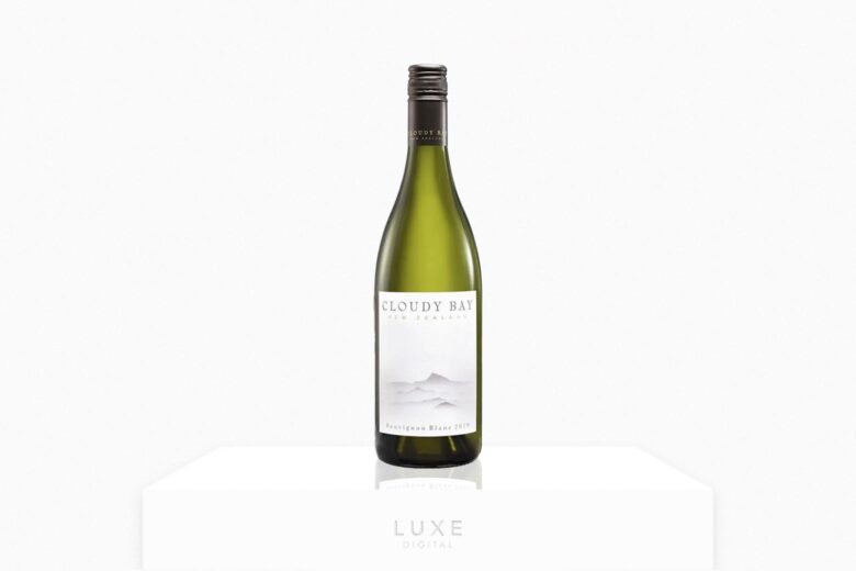 https://cdn.luxe.digital/media/20230415155739/best-wine-cloudy-bay-sauvignon-blanc-luxe-digital-780x520.jpg