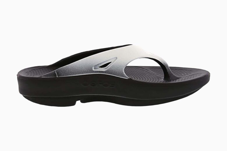 most comfortable flip flops men oofos ooriginal review - Luxe Digital