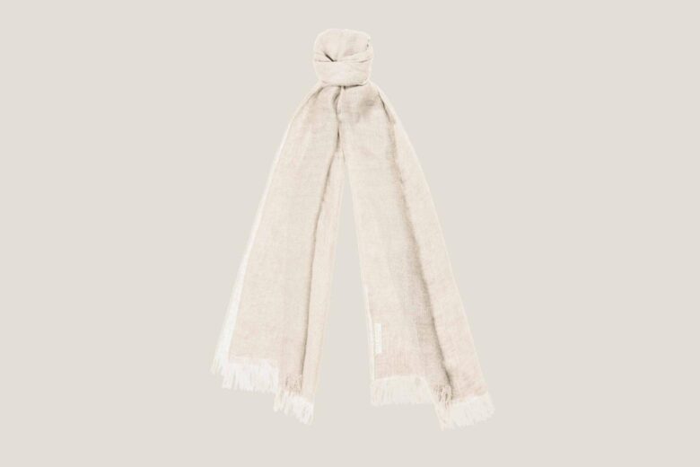 luca faloni spring summer 2023 sand linen scarf - Luxe Digital