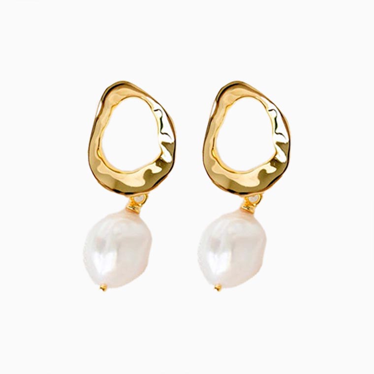 women cocktail attire guide linjer pearl drop earrings mathilde - Luxe Digital