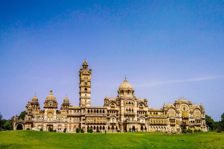 world biggest house lakshmi vilas palace india - Luxe Digital