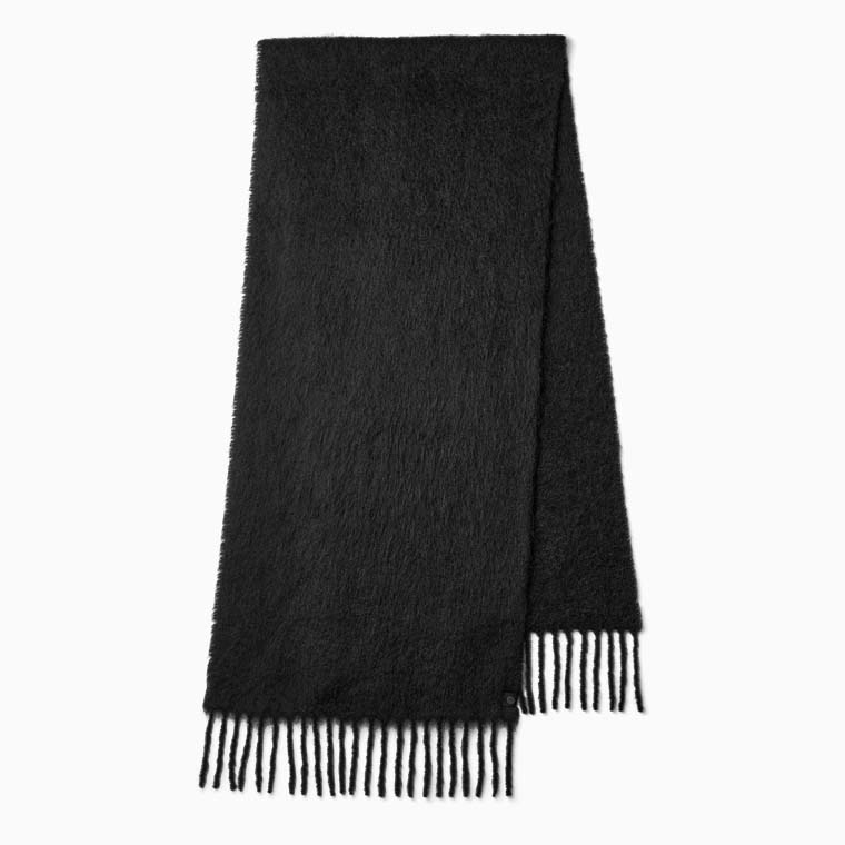 best luxury gifts for women canada goose alpaca scarf - Luxe Digital