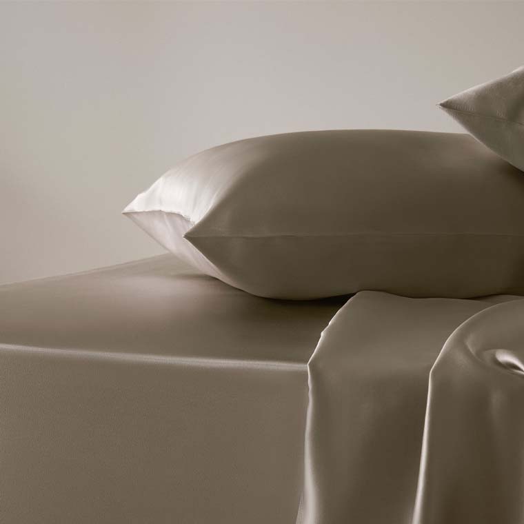 best luxury gifts for women lilysilk silk bedding set luxe digital