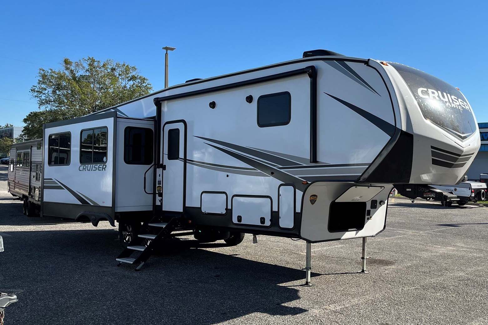 11 Best RVs For Full-Time Luxury Living