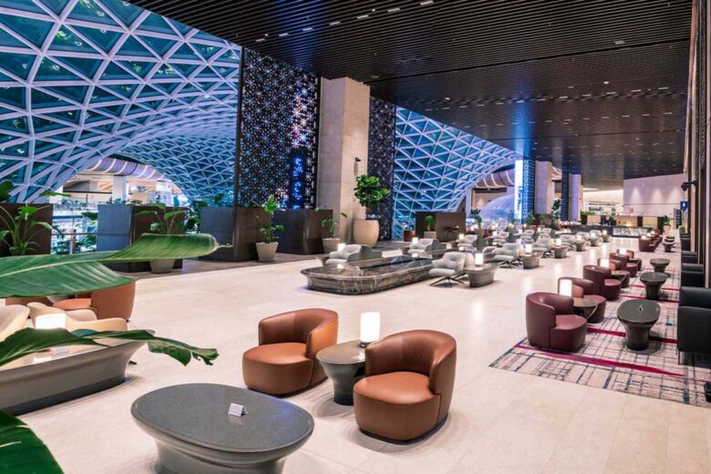 best airport lounges qatar airways al mourjan lounge the garden - Luxe Digital