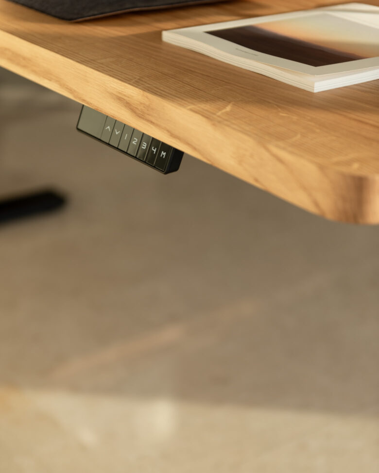 Oakywood standing desk review height control - Luxe Digital