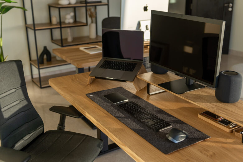 Oakywood standing desk review organization - Luxe Digital
