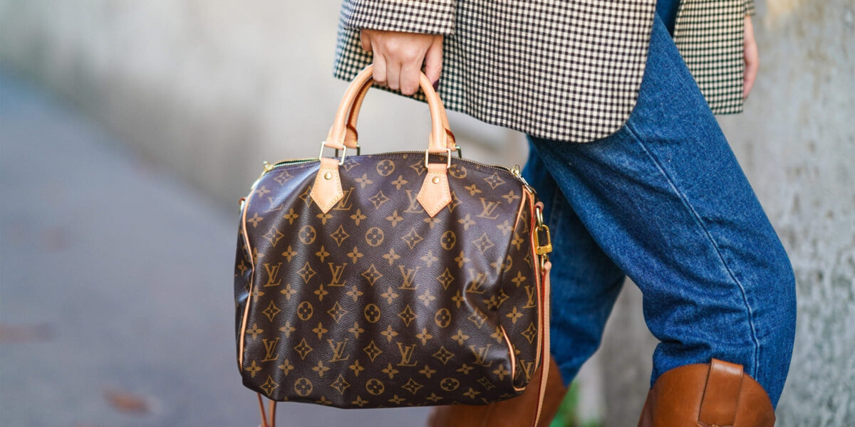 Louis vuitton bag with large lv sale