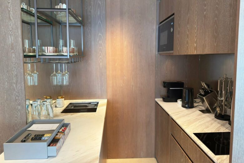 mandarin oriental singapore review family room kitchenette luxe digital