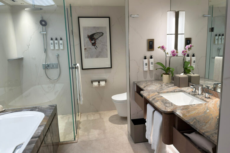 mandarin oriental singapore review bathroom luxe digital