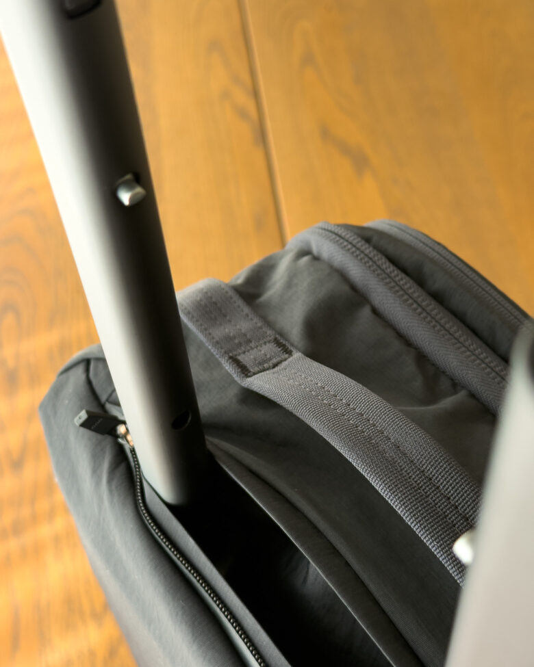 Bellroy Lite Carry-On Review handle - Luxe Digital