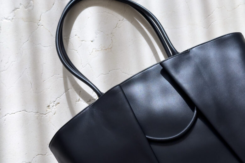 kaai horizon bag review travel friendly feature luxe digital