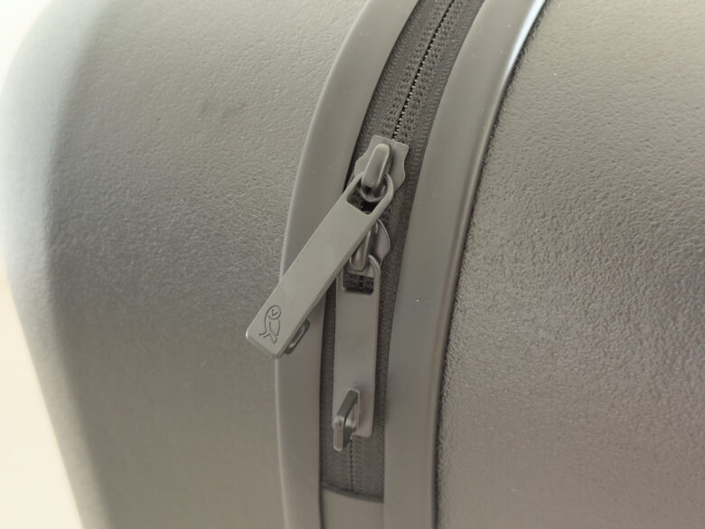 Bellroy Transit Check-In Review zippers - Luxe Digital